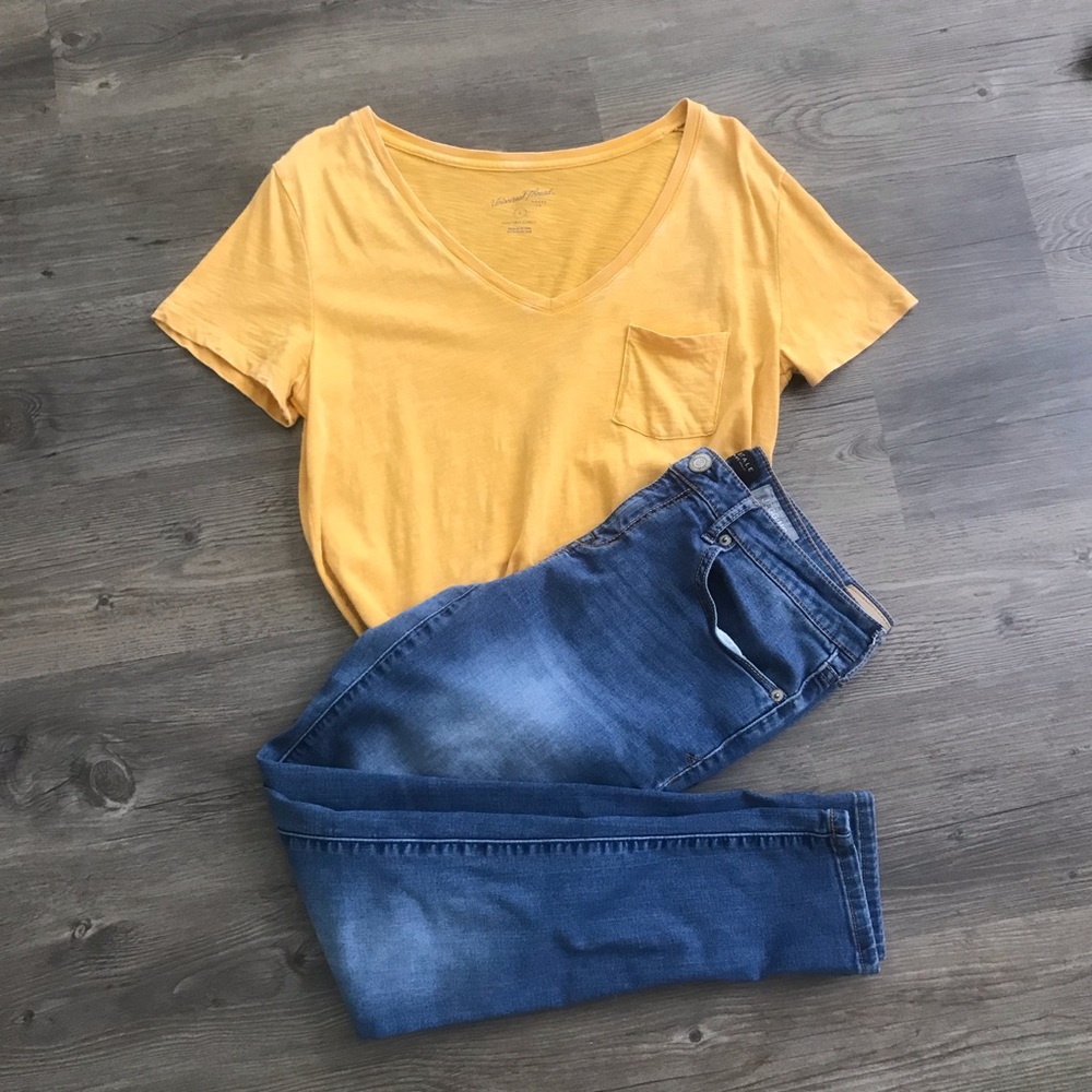 UNIVERSAL THREAD mustard v-neck